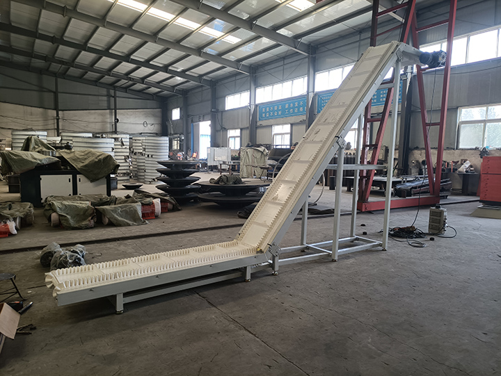 大傾角皮帶輸送機